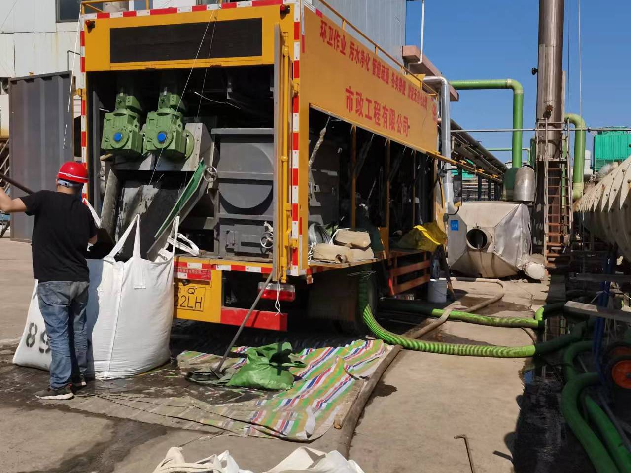 天心淤泥压干处理